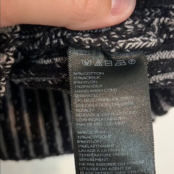 Urban Outfitters Black sweater‎ Crop Camisole - Picture 5 of 6